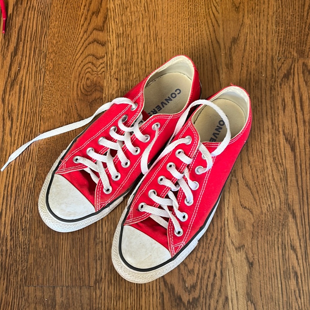 Red converse Chuck Taylor’s